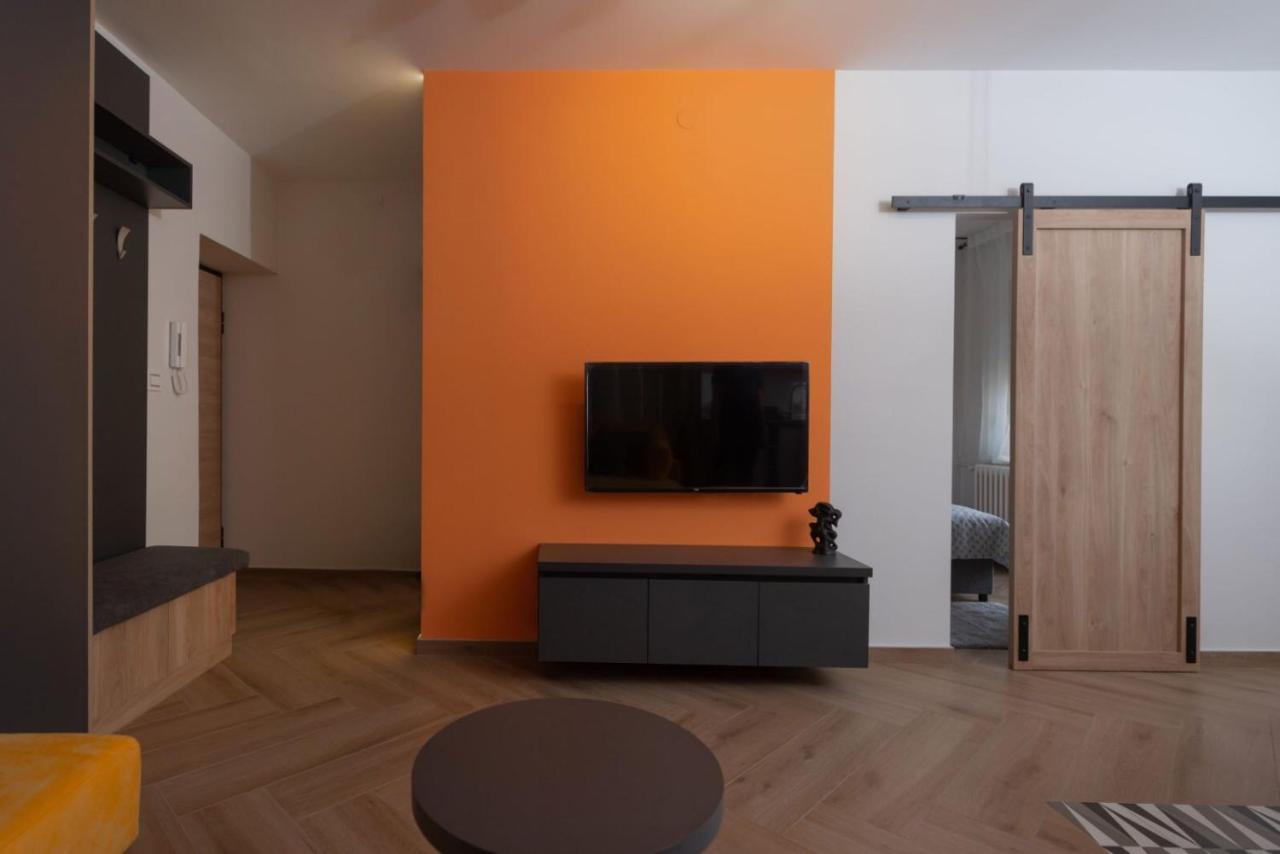 Republic Square Apartment - With Garage Novi Sad Dış mekan fotoğraf